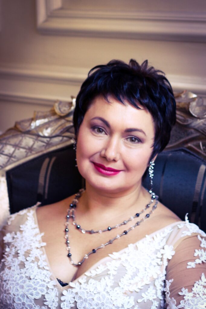 Кроткая-женская-стрижка-10