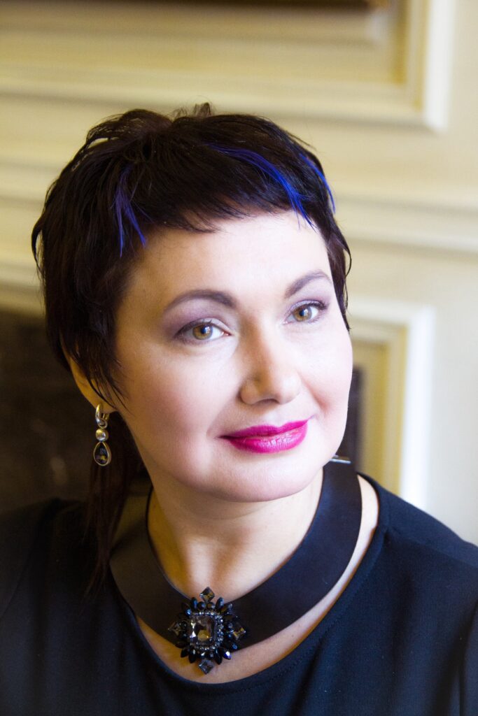 Кроткая-женская-стрижка-20